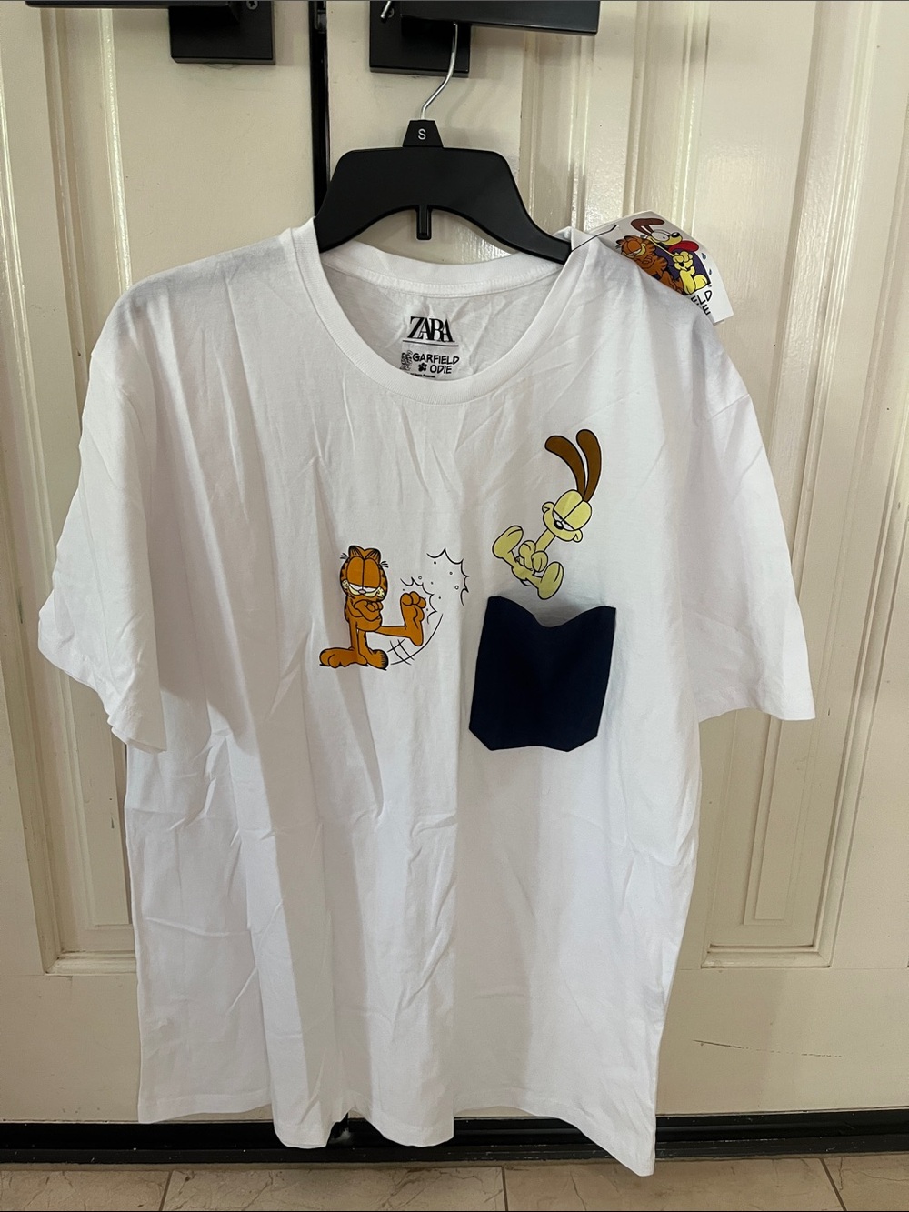 Zara White Kids Garfield & Odie Tee with Navy Pocket
